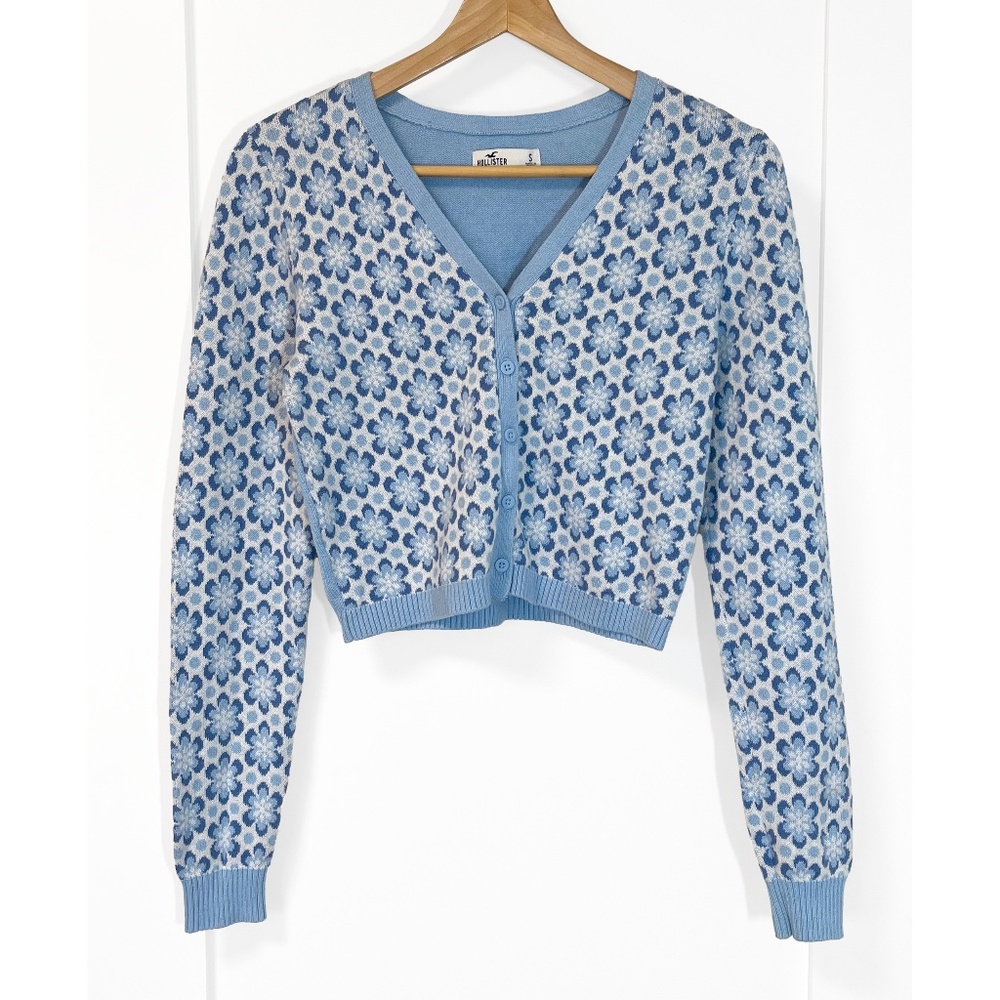 Hollister Cropped Flower Button Up Cardigan in Soft Blue